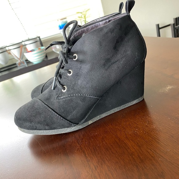 Faux suede wedge booties - black - Picture 2 of 4